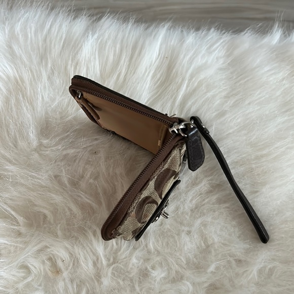 Coach Carryall Wristlet Zip - Picture 5 of 7